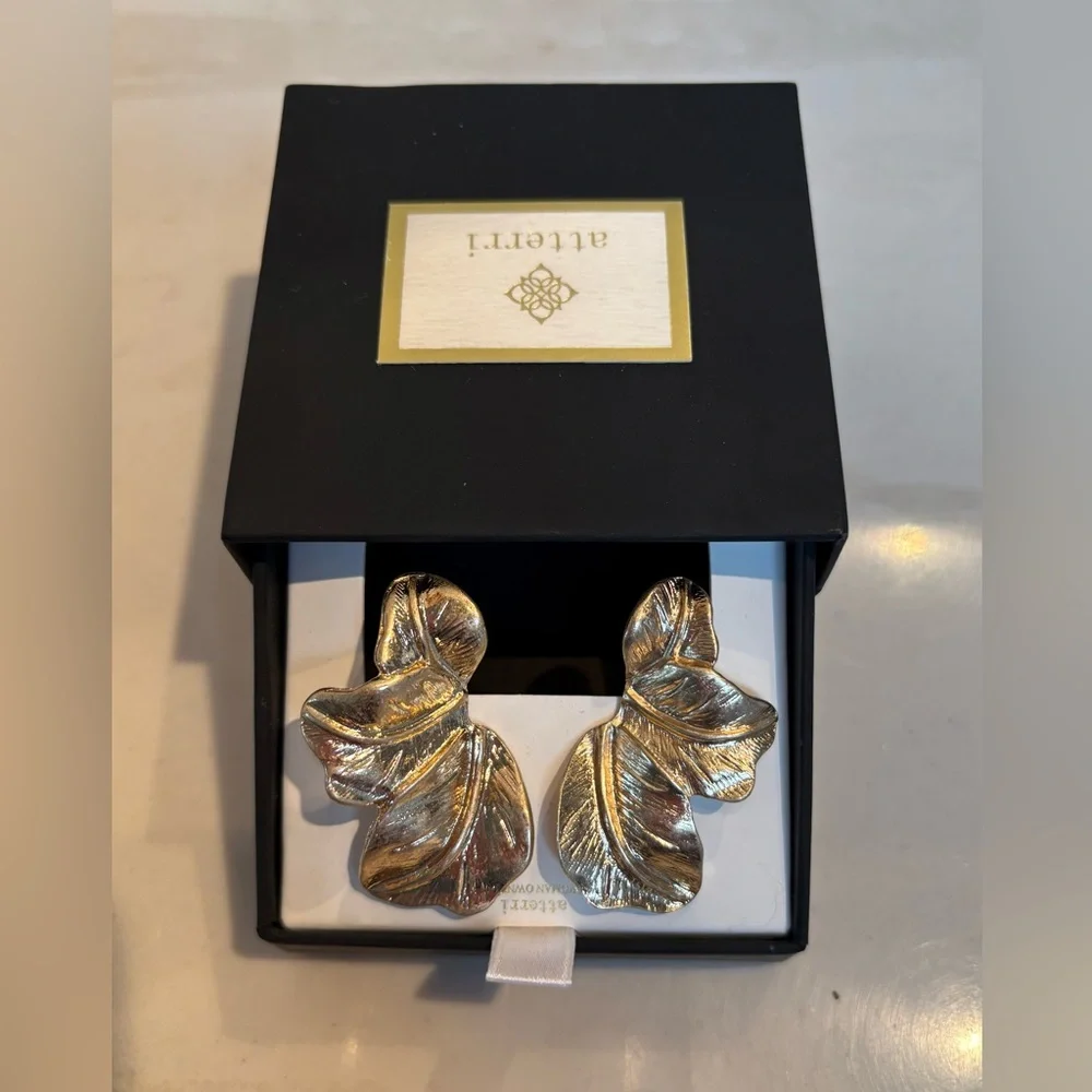 New in box. Gold tone Leaf Earrings by Aterri. Elevates any outfit! Not heavy. - Picture 5 of 8